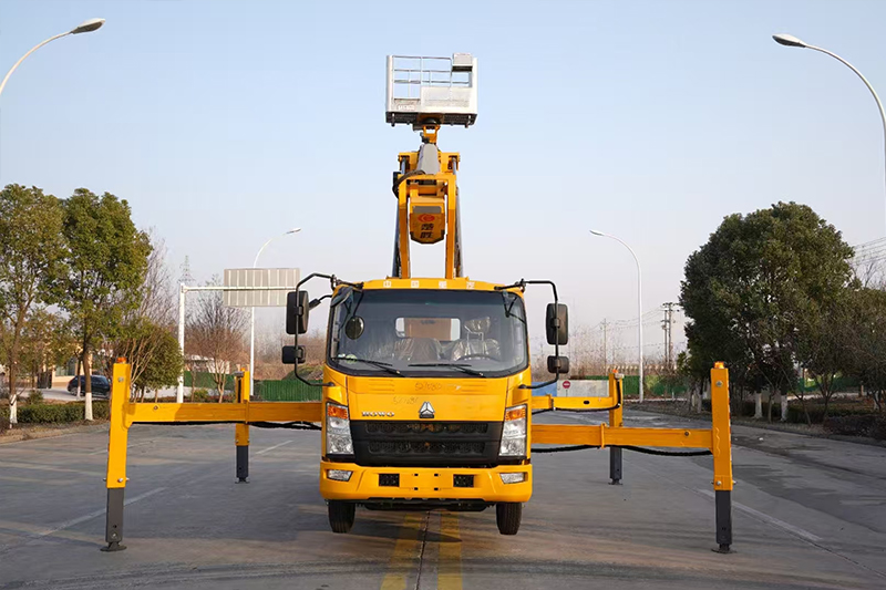 ISUZU Aerail Work Truck