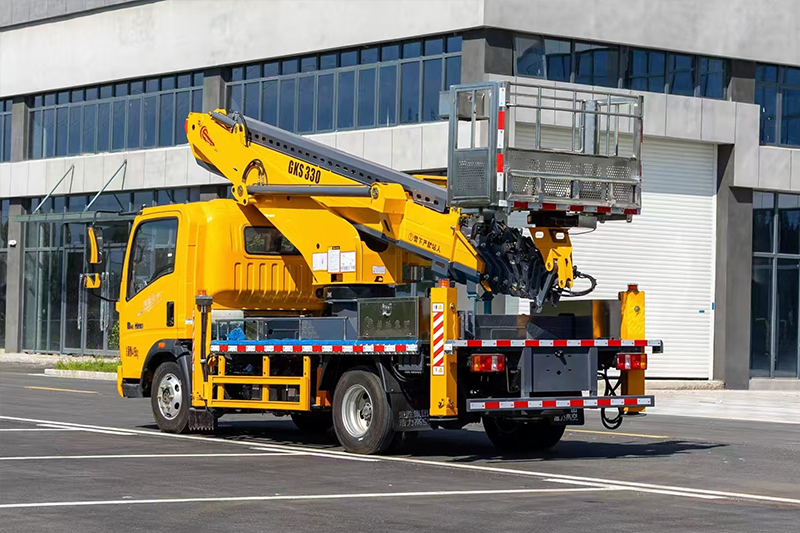 ISUZU Aerail Work Truck