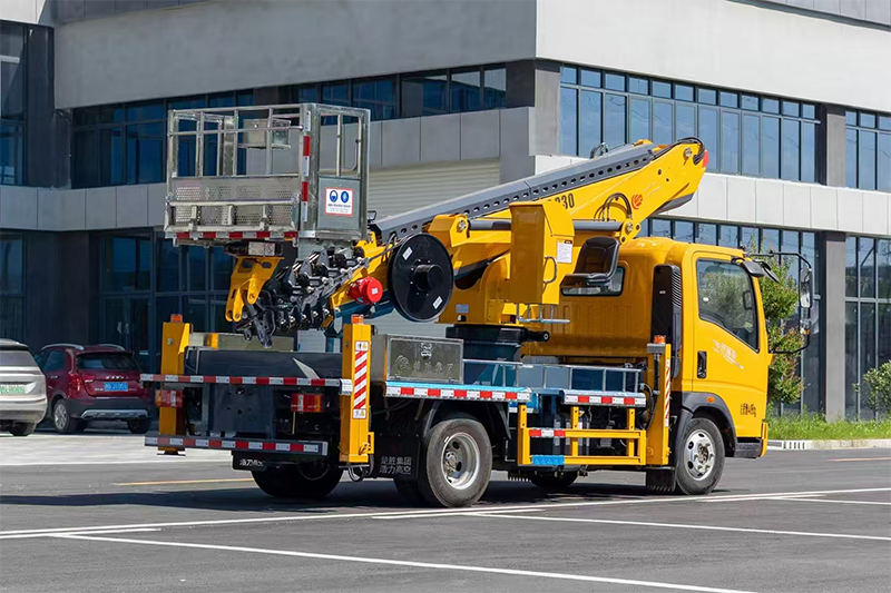 ISUZU Aerail Work Truck