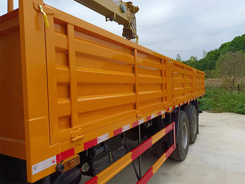 ISUZU Truck Mounted Crane with 8T Xcmg Crane