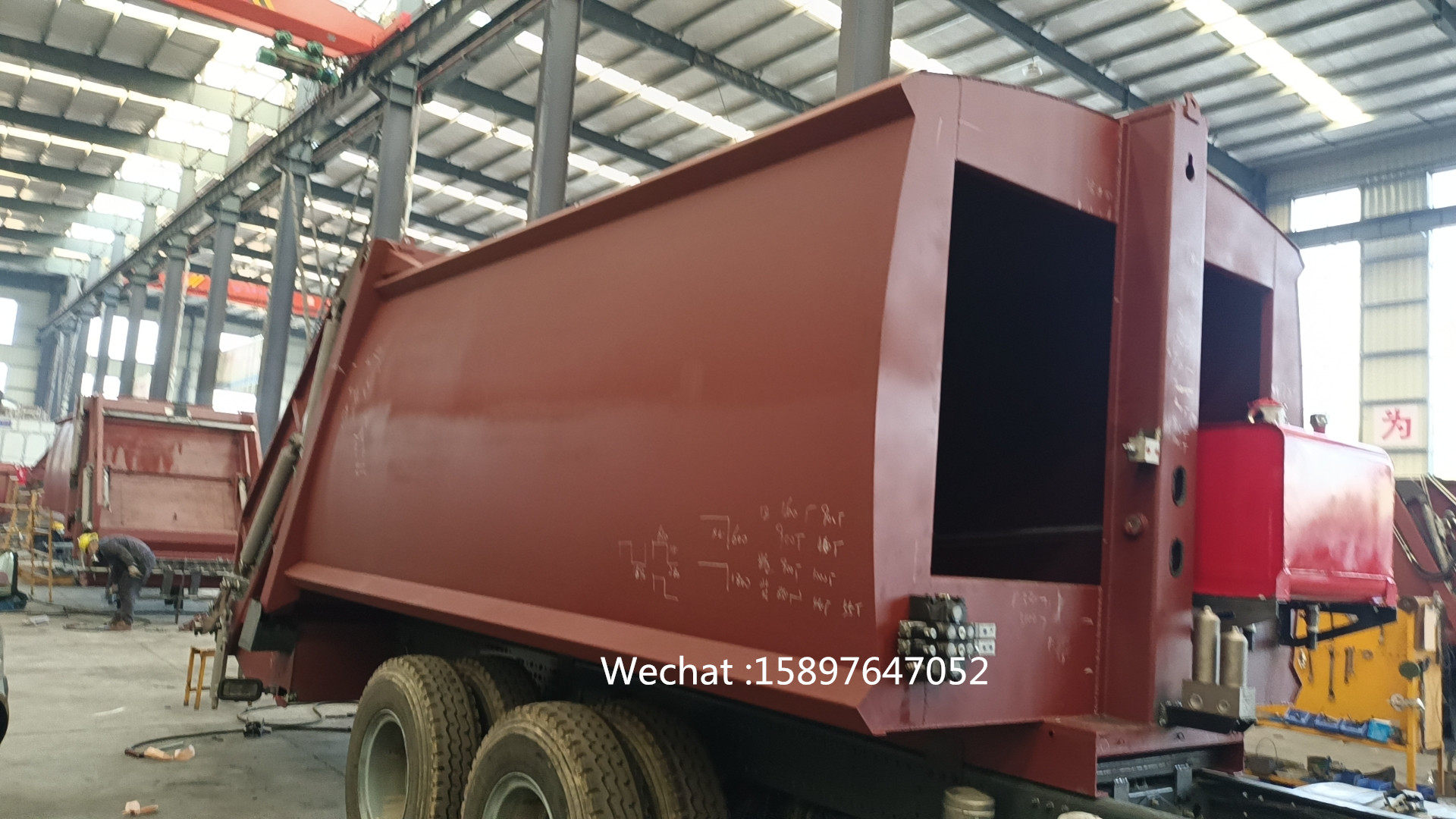 Garbage truck compactor body
