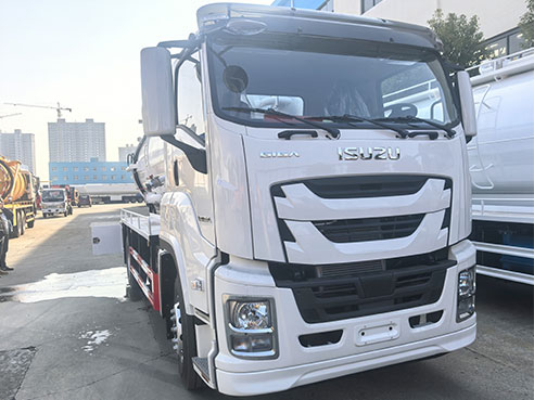 ISUZU 4x2  High Pressure Vacuum Cleaning Sewage Suction Truck