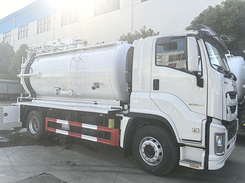 ISUZU 4x2  High Pressure Vacuum Cleaning Sewage Suction Truck