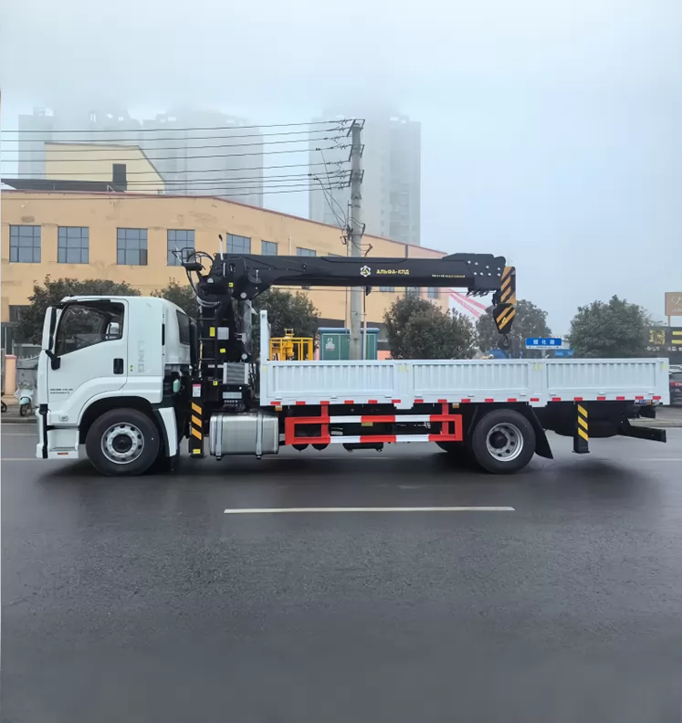 ISUZU Truck Mounted Crane with 8T Xcmg Crane