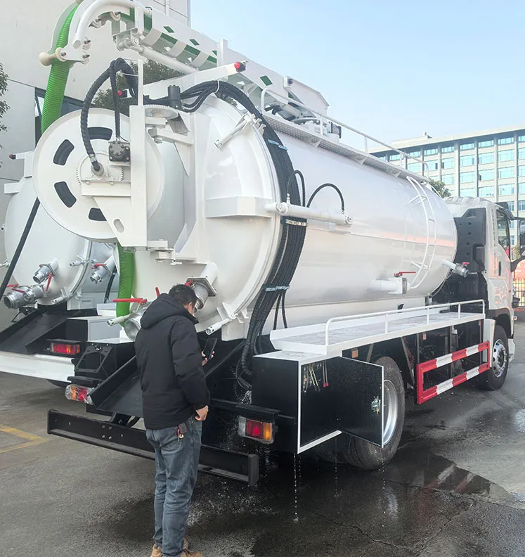 ISUZU 4x2  High Pressure Vacuum Cleaning Sewage Suction Truck