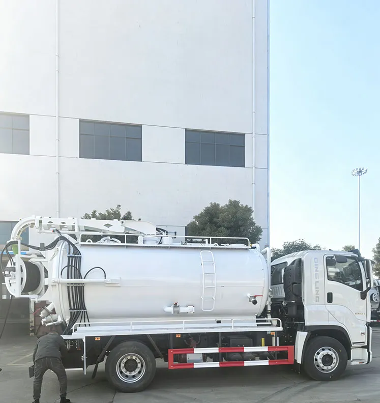 ISUZU 4x2  High Pressure Vacuum Cleaning Sewage Suction Truck