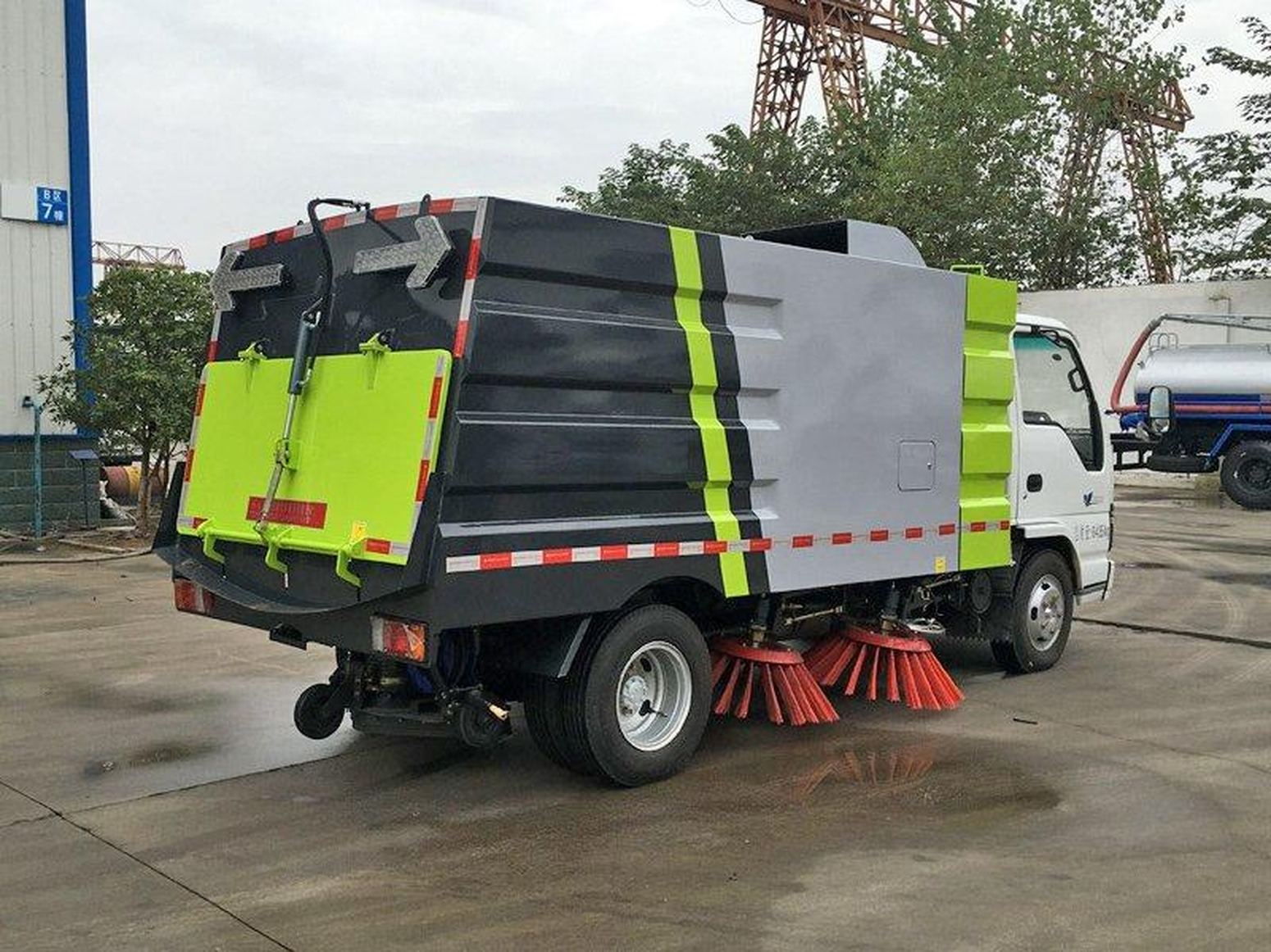 Street sweeper truck