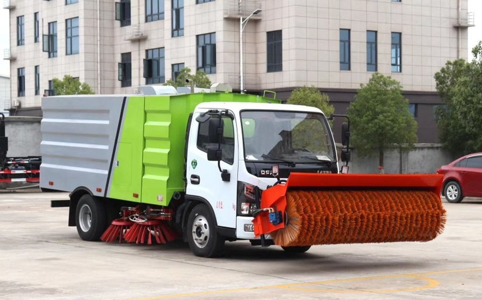 Street sweeper truck