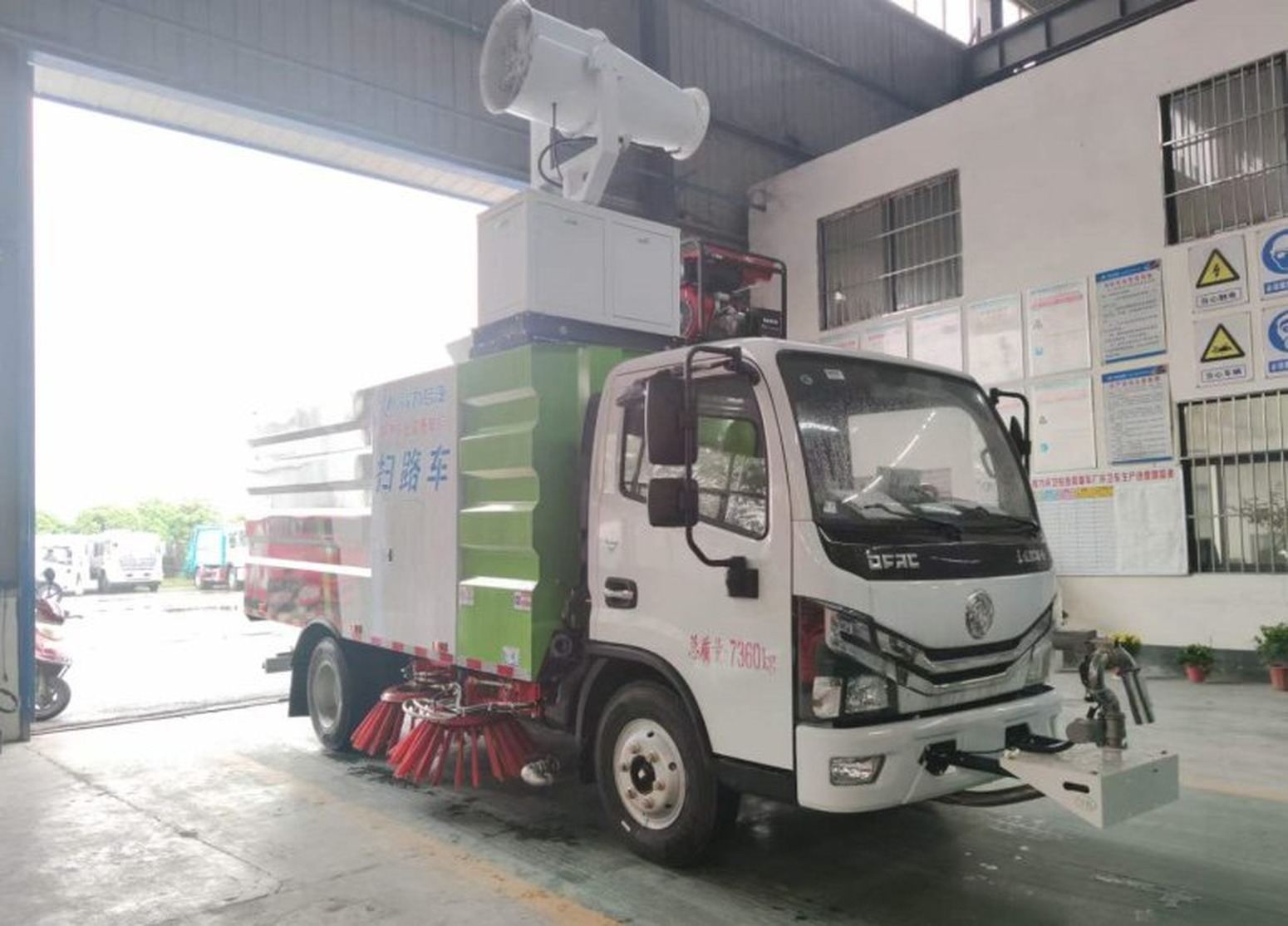 Street sweeper truck