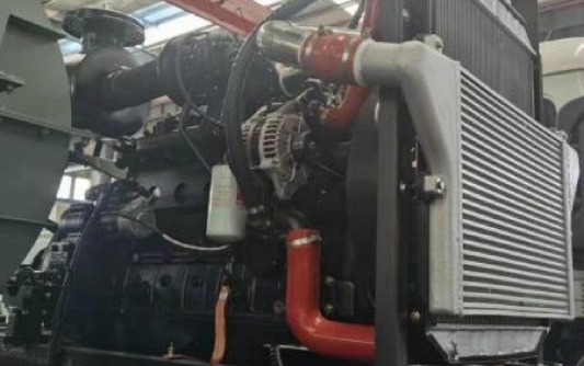 Road sweeper truck Cummins auxiliary engine