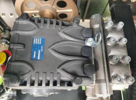 Road sweeper truck high-pressure water pump
