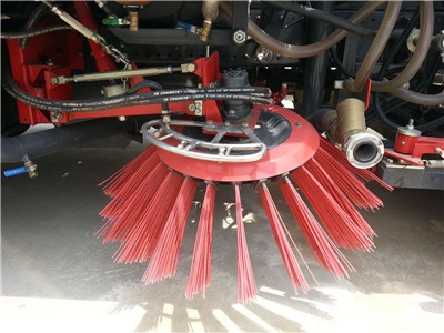 Street sweeper truck disc brush with automatic avoidance