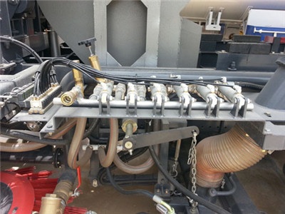 Street sweeper truck high-pressure spray pipe and suction nozzle