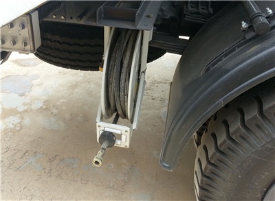 Street sweeper truck automatic retraction flushing winch